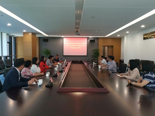 老挝科技部代表团一行来访我院