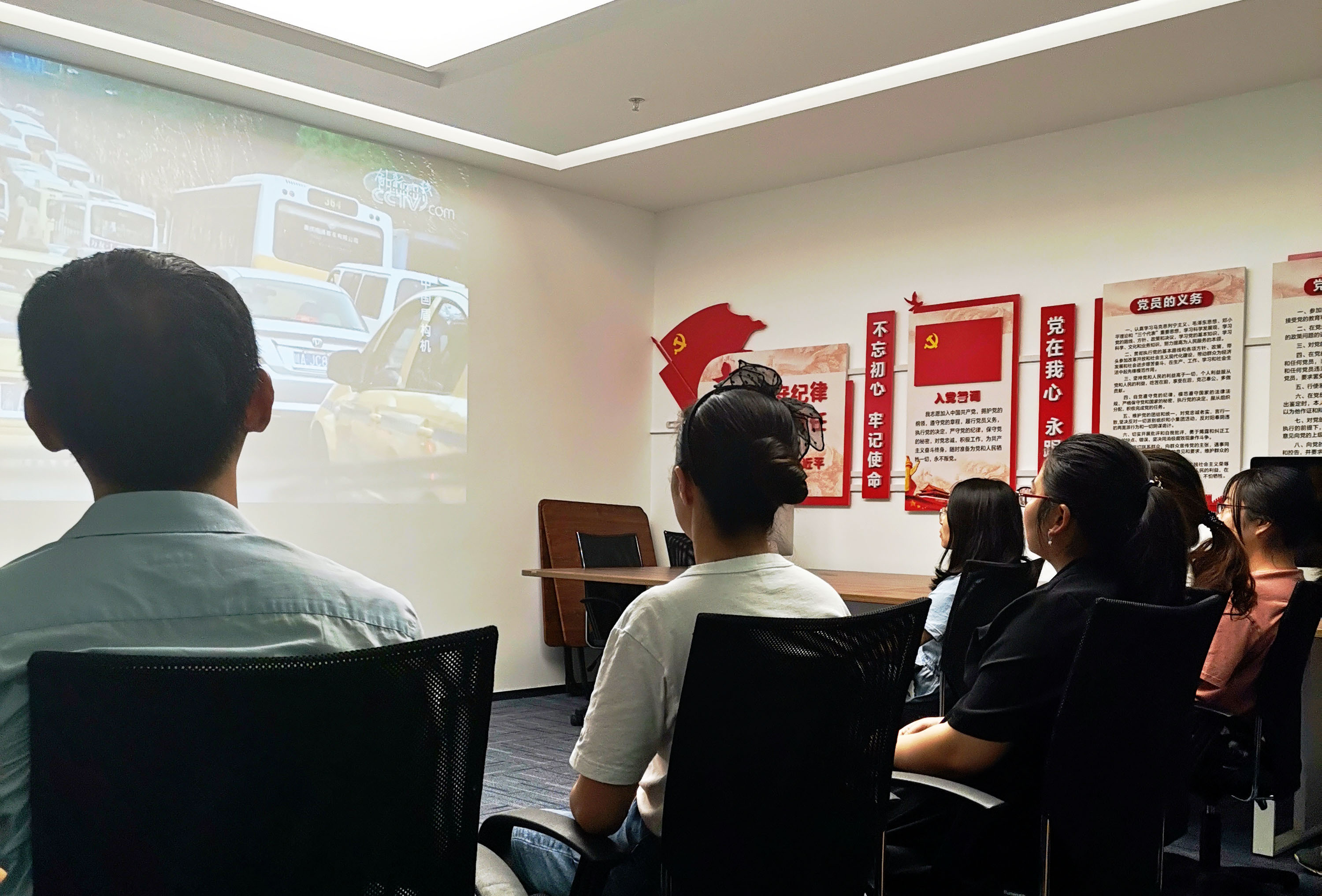 我院开展“喜迎建国70周年”观影教育活动